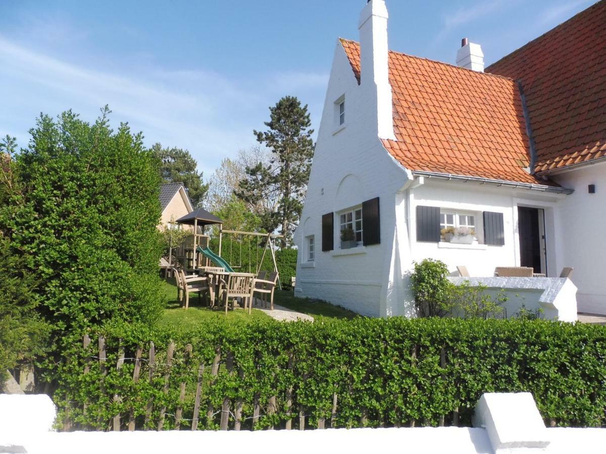Charme Villa Le Chat Botte Koksijde Exterior photo